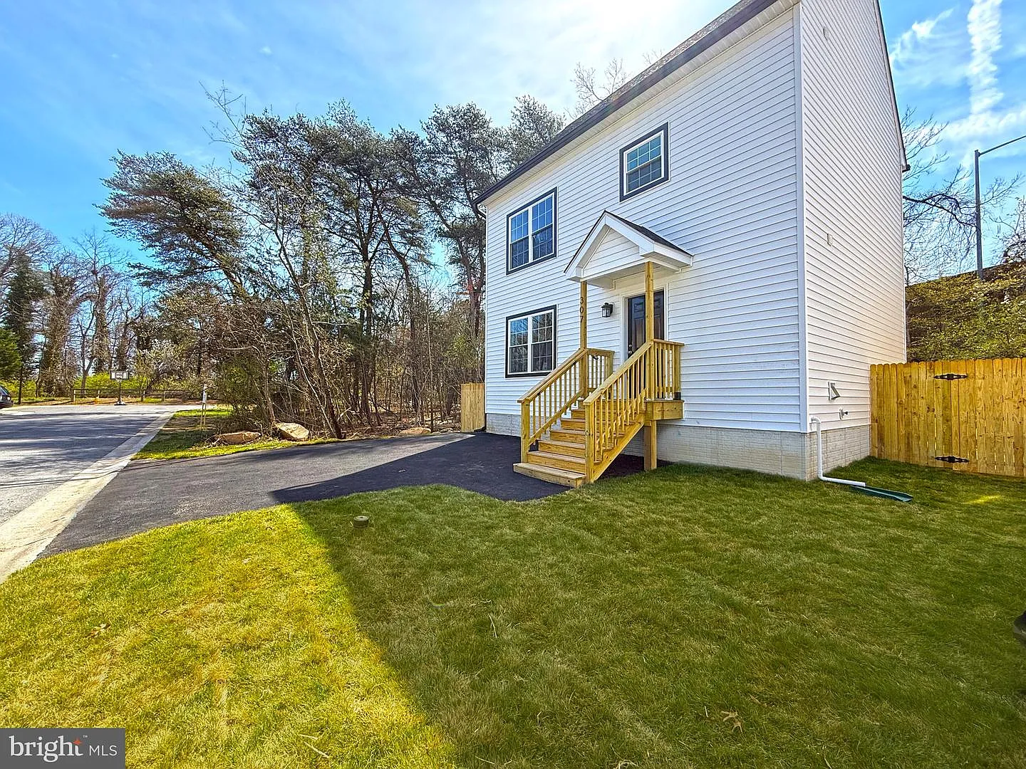 307 Broad Ave photo 1