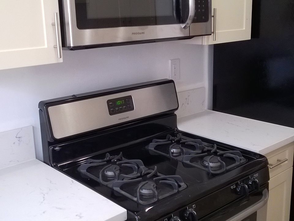 2nd image of 2136 N Beachwood Dr APT 2