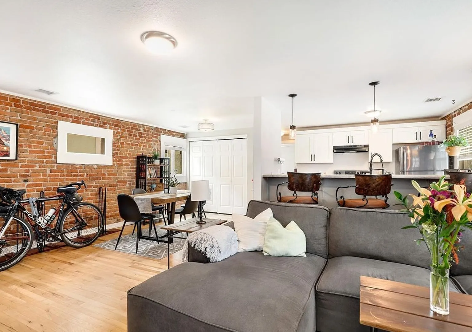 3549 Stuart — Photo 3