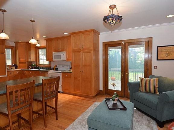 5th image of 3813 N Bartlett Ave