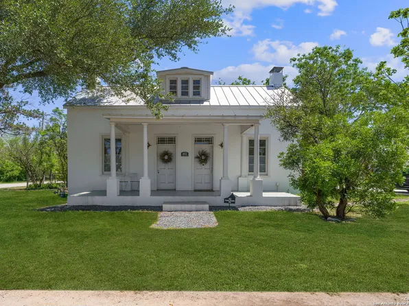 402 HOUSTON ST, Castroville, TX 78009