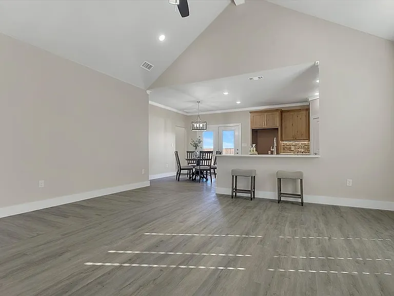 132 Calvin Dr — Photo 6