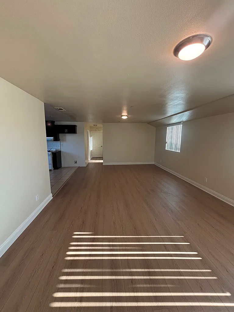 5 bed, 1857 sqft, $4,200 — Photo 3