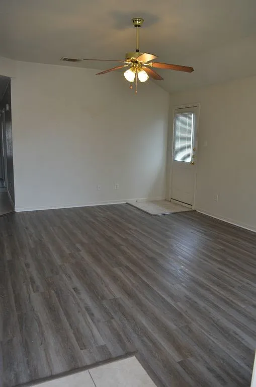 3 bed, 1200 sqft, $1,250 — Photo 2