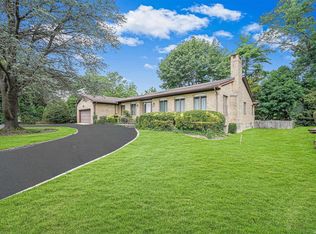 141 Village Rd, Manhasset, NY 11030