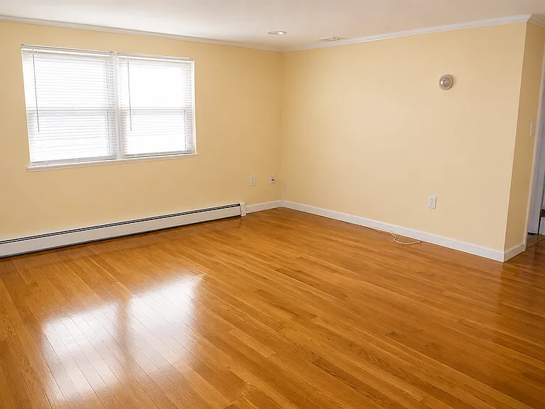 49 Seafoam Ave #2 — Photo 2