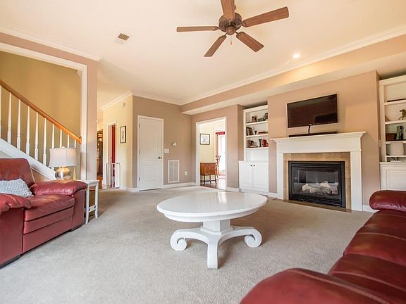 2nd image of 265 Richardson Pl