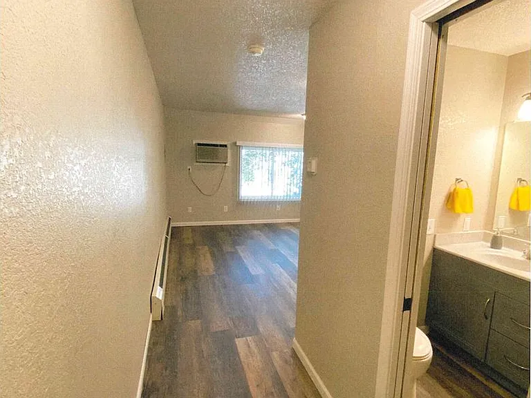 Capitol Apartments — Photo 13