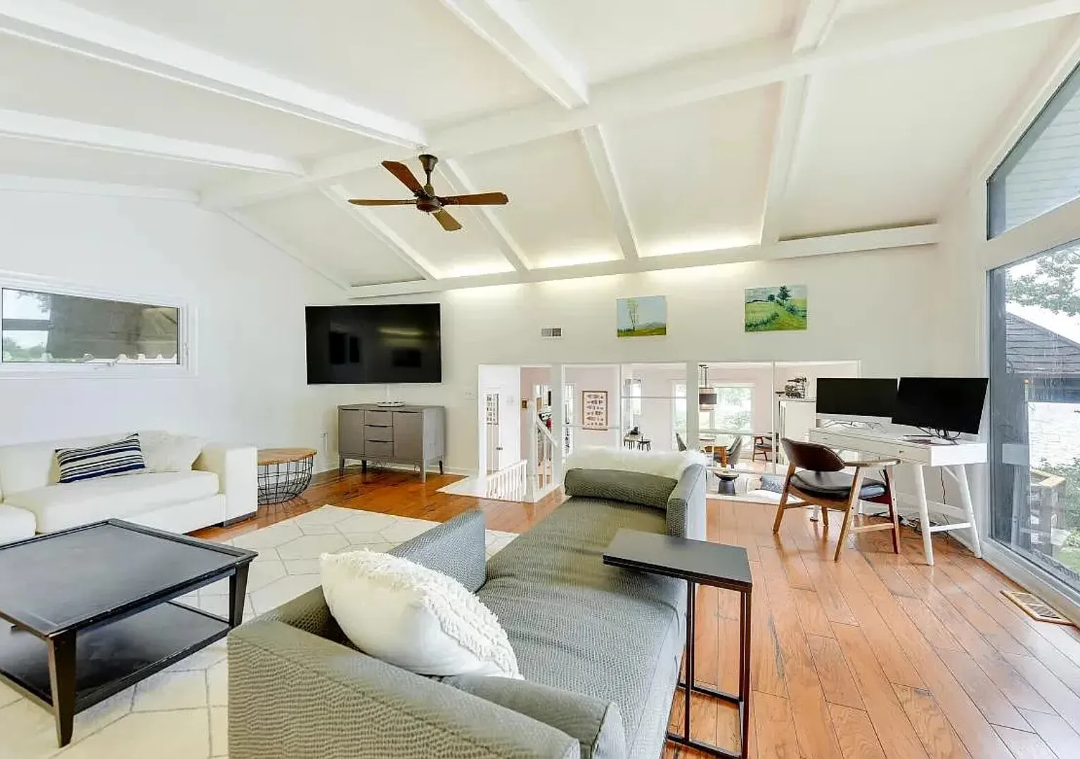 Lake House on Gages Lake and adjacent to Pebble Beach — Photo 3