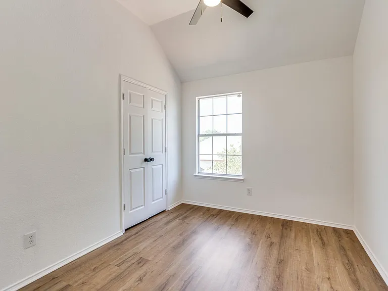 4705 Sabine St — Photo 21
