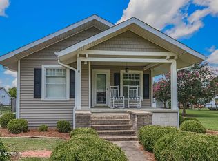 114 2nd St, Calypso, NC 28325
