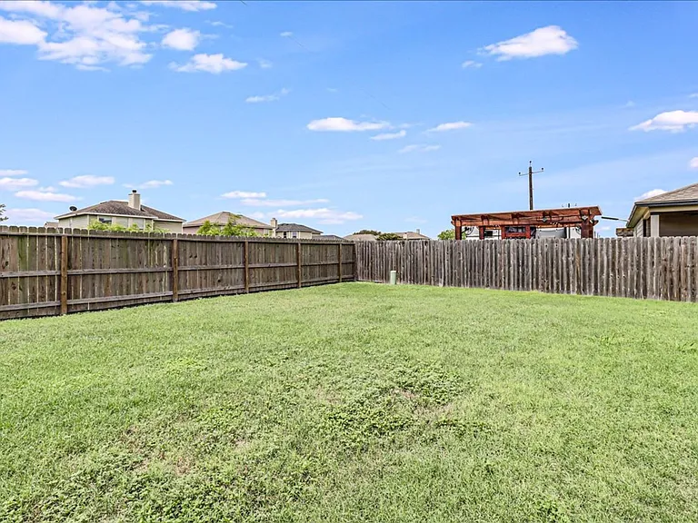 7617 Diamond Dr — Photo 37