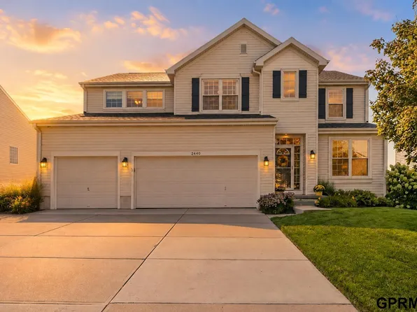 2440 Glacier Dr, Papillion, NE 68046