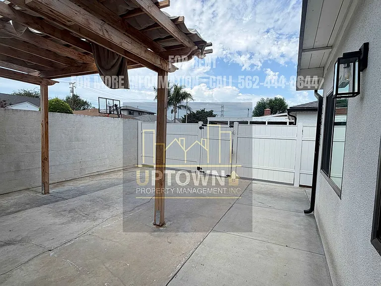8535 Bradwell Ave — Photo 10