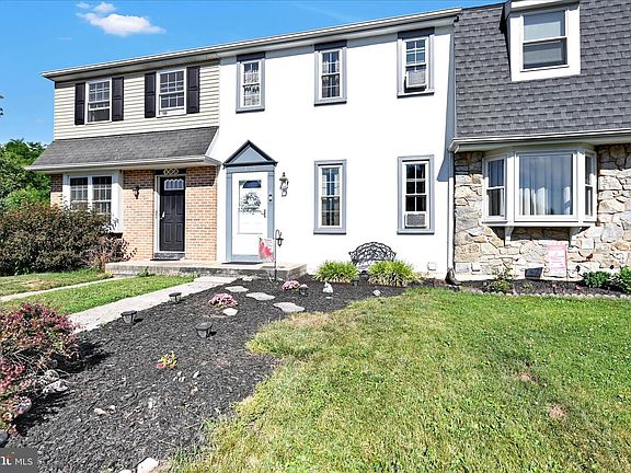 3rd image of 495 Manor Pl