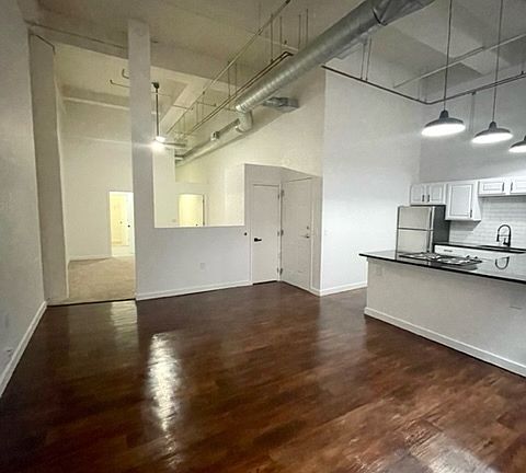 2nd image of 934 Broadway St #108