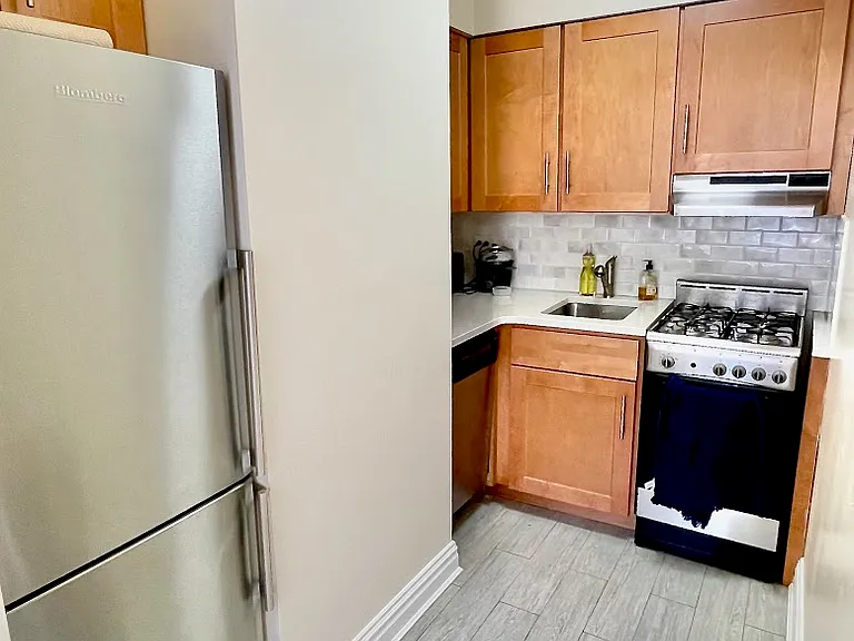 130 W 75th St #2D — Photo 5