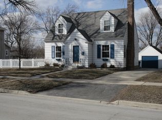 315 E 3rd St, Elmhurst, IL 60126