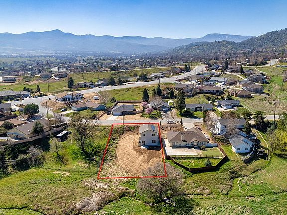 3rd image of 21001 Carriage Dr