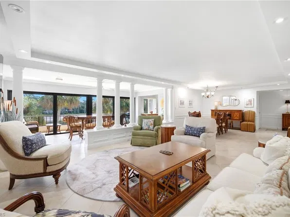 105 Clubhouse LN #388, NAPLES, FL 34105