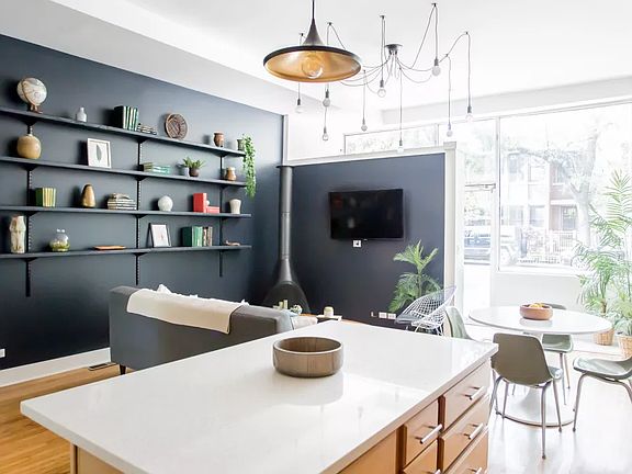 4th image of 1807 W Cortland St #10482292