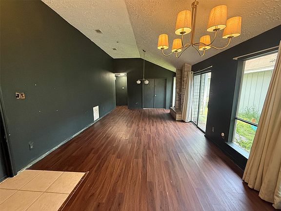 3rd image of 1610 Brickarbor Dr