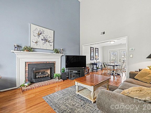 5th image of 3110 Ivy Creek Rd