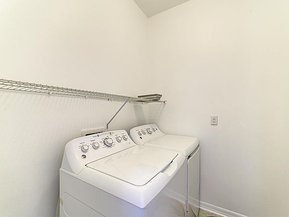 4th image of 4650 Woodbrook Dr #1