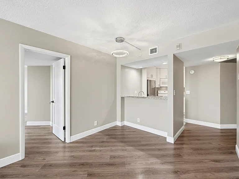10401 W Broward Blvd #401 — Photo 7