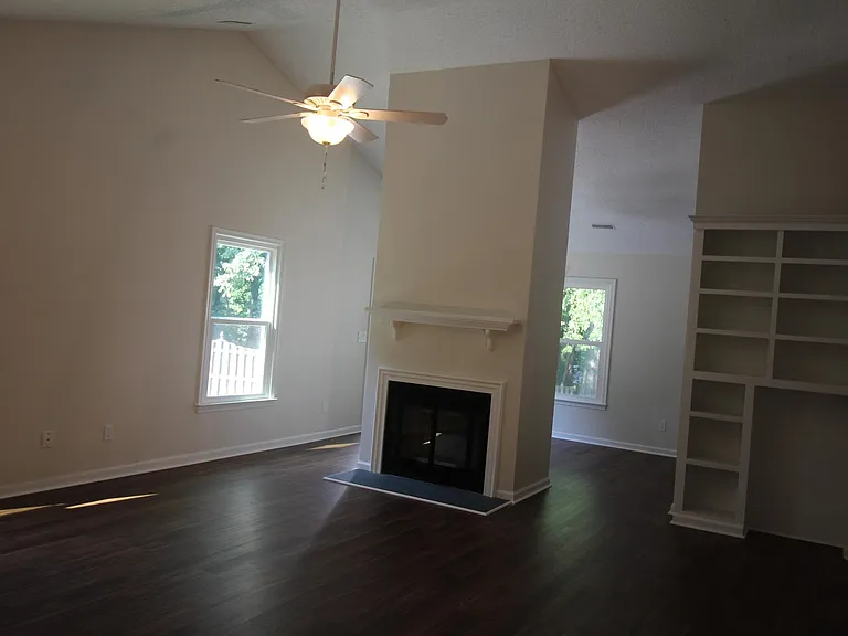 6727 River Hills Dr — Photo 3