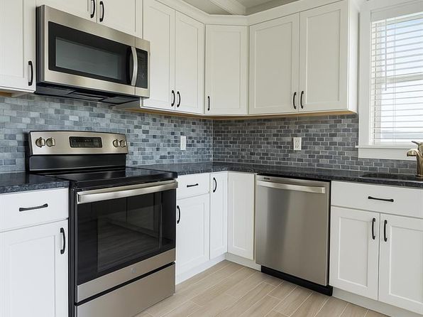 6 Arnold St, Jamestown, RI 02835