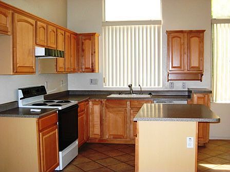 Open kitche w/island