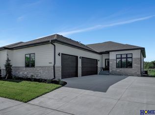 9101 White Horse Way, Lincoln, NE 68520