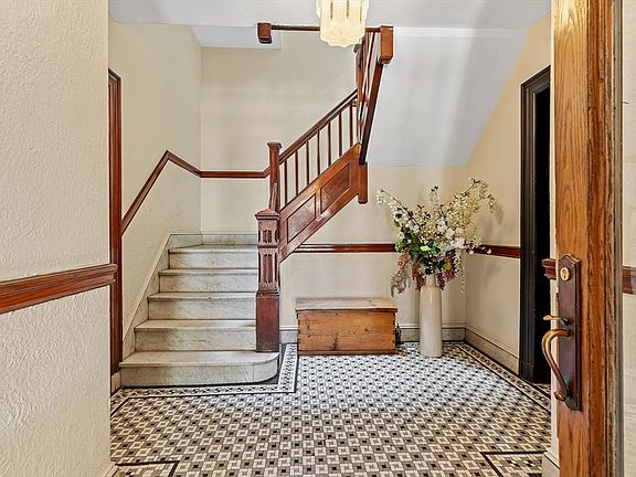4th image of 127 Winthrop Rd APT 6A