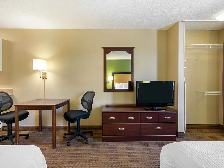 Studio Suite - 2 Full Beds