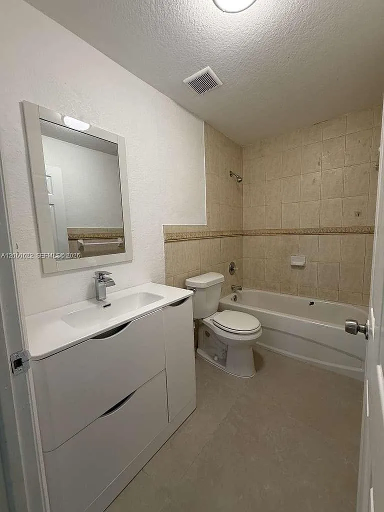 3 bed, 1700 sqft, $3,150 — Photo 2