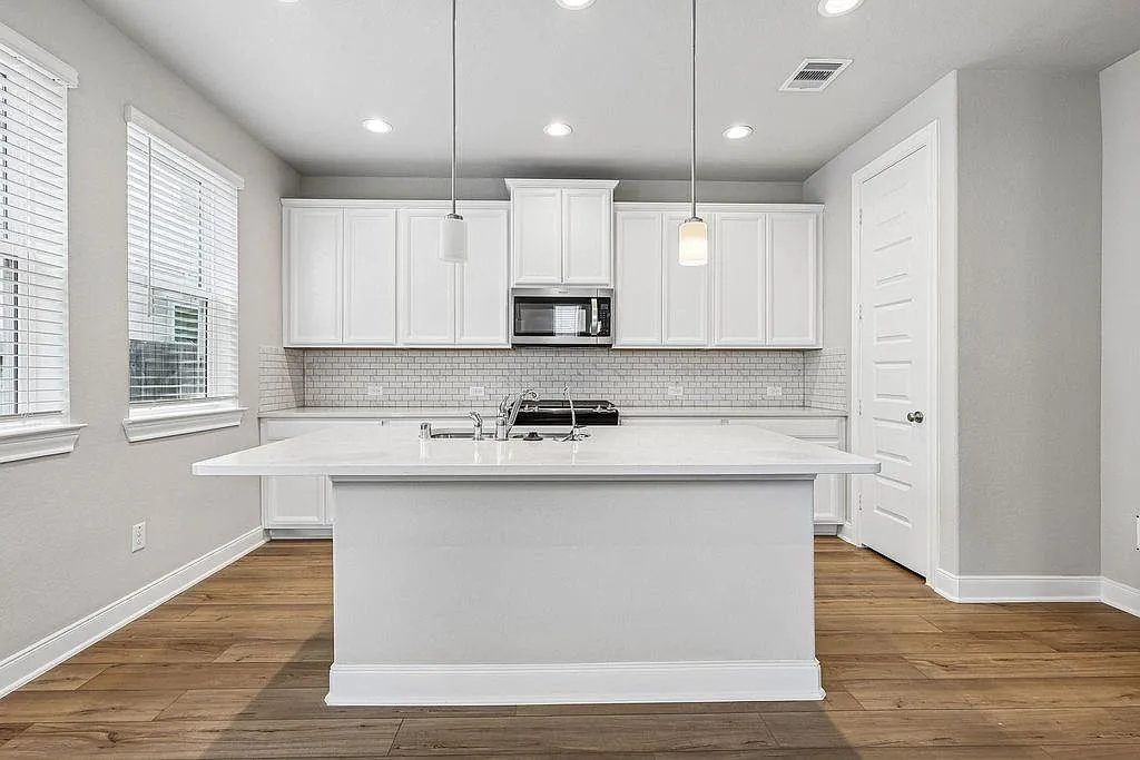 3 bed, 2.5 bath, 1708 sqft, $2,550 — Photo 3