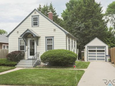 1504 E 9th St, Sioux Falls, SD, 57103