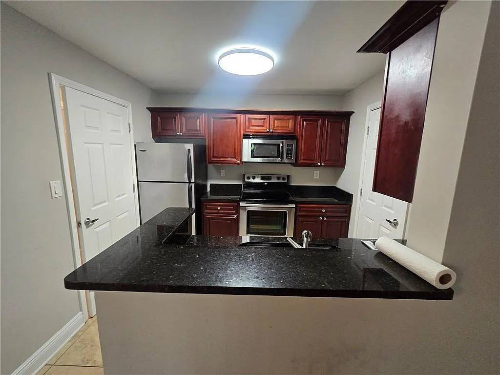 1 bed, 1.5 bath, 772 sqft, $1,400 — Photo 4