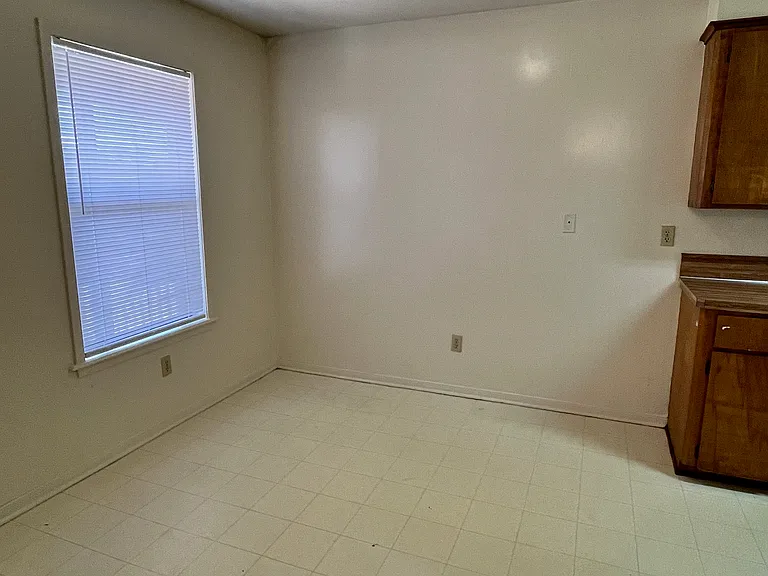 1004 Summer Court Cir #D — Photo 5