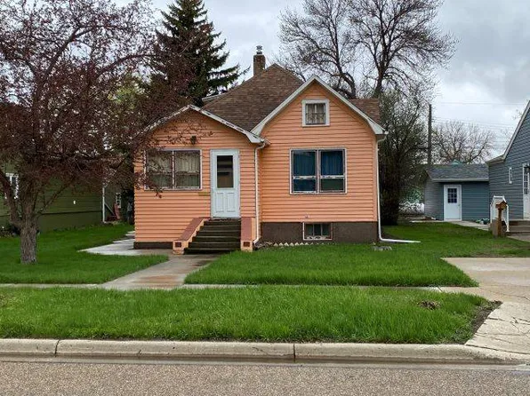 716 Cedar Ave, Harvey, ND 58341