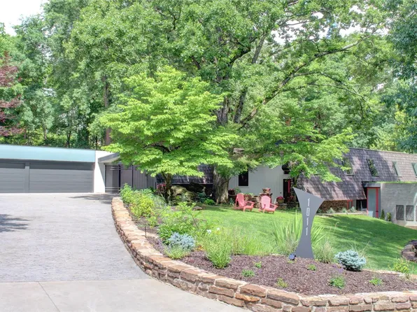 1011 N Tanglebriar Ln, Fayetteville, AR 72701
