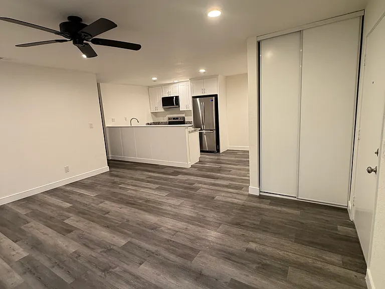 2218 Harrison St — Photo 15