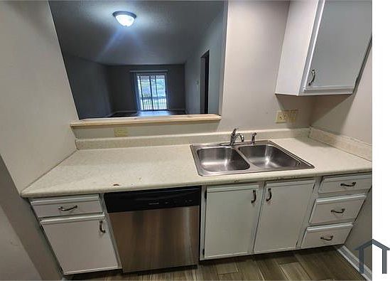 2nd image of 1118 Penn Ave