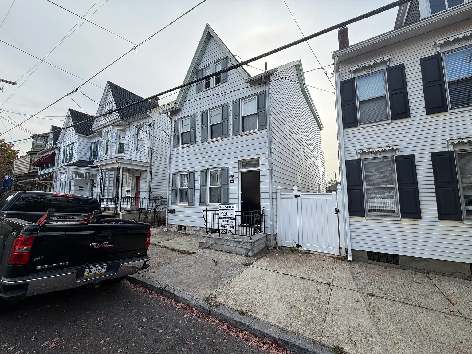 3 bed, 2.5 bath, 1000 sqft, $1,850 — Photo 2