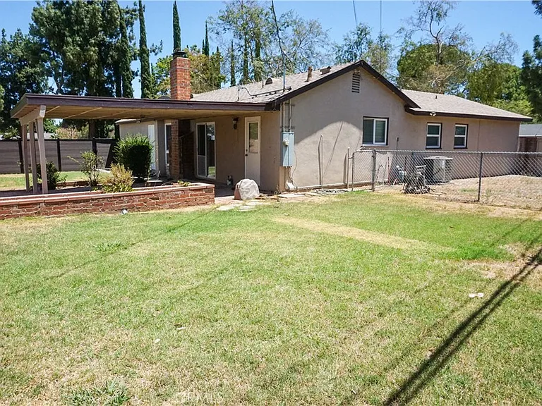 23003 Runnymede St — Photo 24