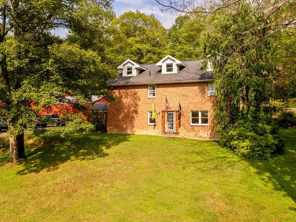 183 Selfe Rd, Mill Hall, PA 17751