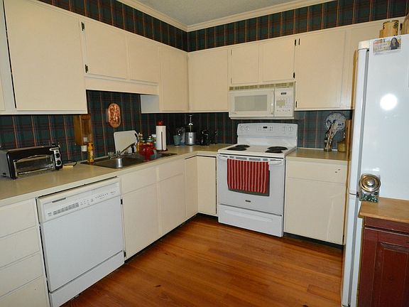 3rd image of 751 Summerwood Dr