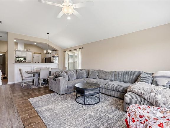 2nd image of 3212 Oriole Dr