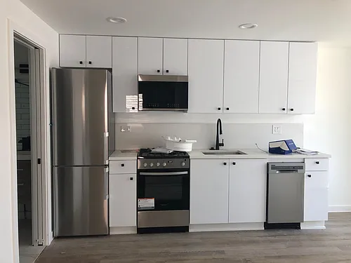 710 N Elizabeth St #2FB Photo 1